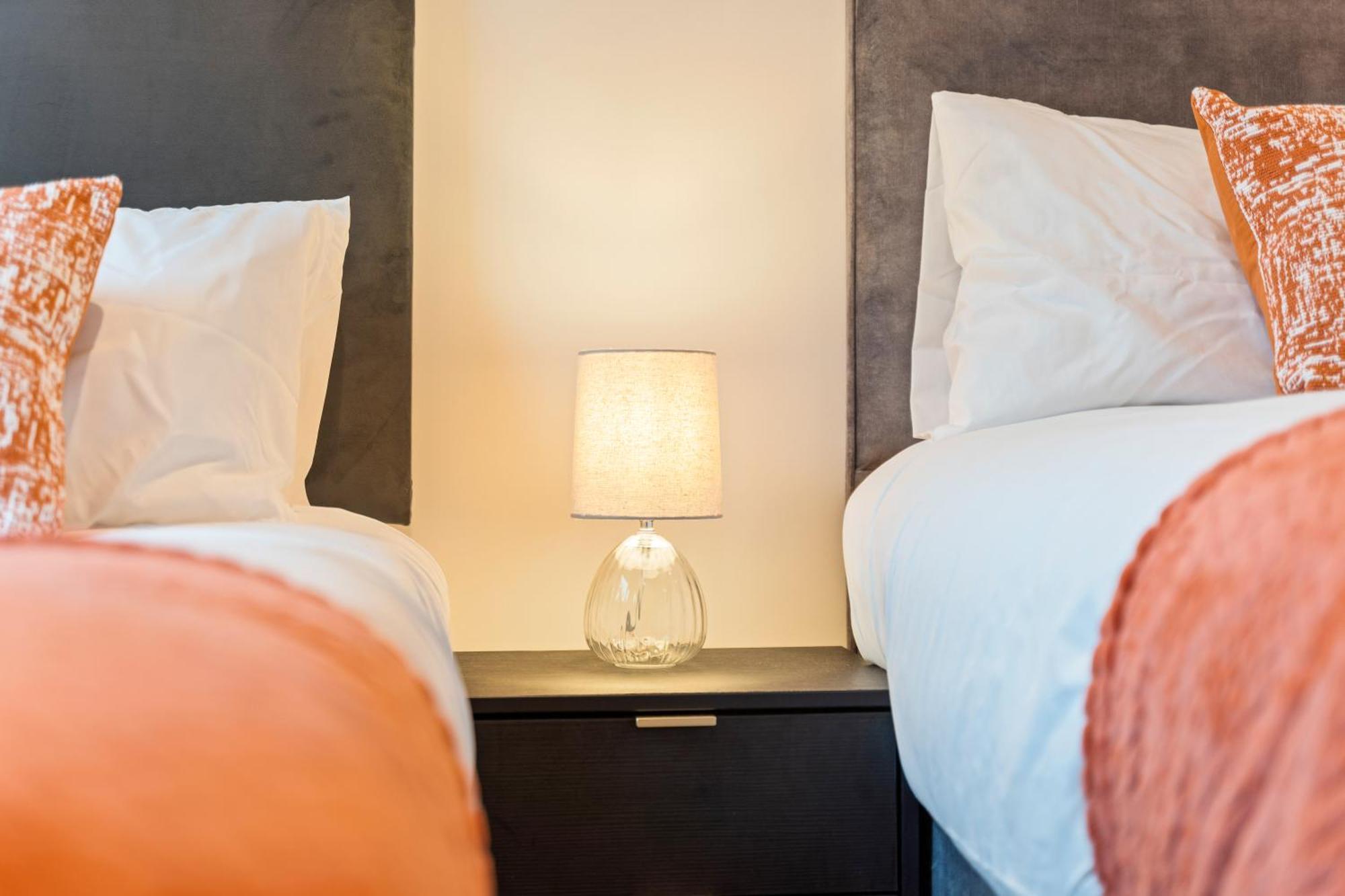 Shanti Suite - 2Bed 2Bath City Centre - Wifi - Netflix- Parking- Modern- Perfect For Family, Contractors, Leisure, Business By Shanti Nights Birmingham Exterior photo