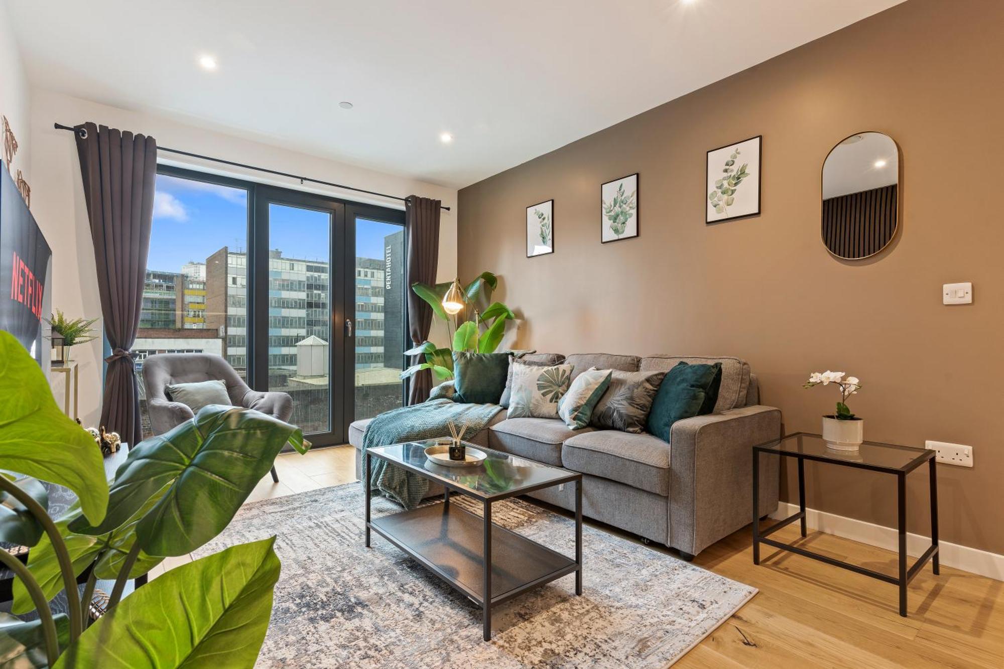 Shanti Suite - 2Bed 2Bath City Centre - Wifi - Netflix- Parking- Modern- Perfect For Family, Contractors, Leisure, Business By Shanti Nights Birmingham Exterior photo
