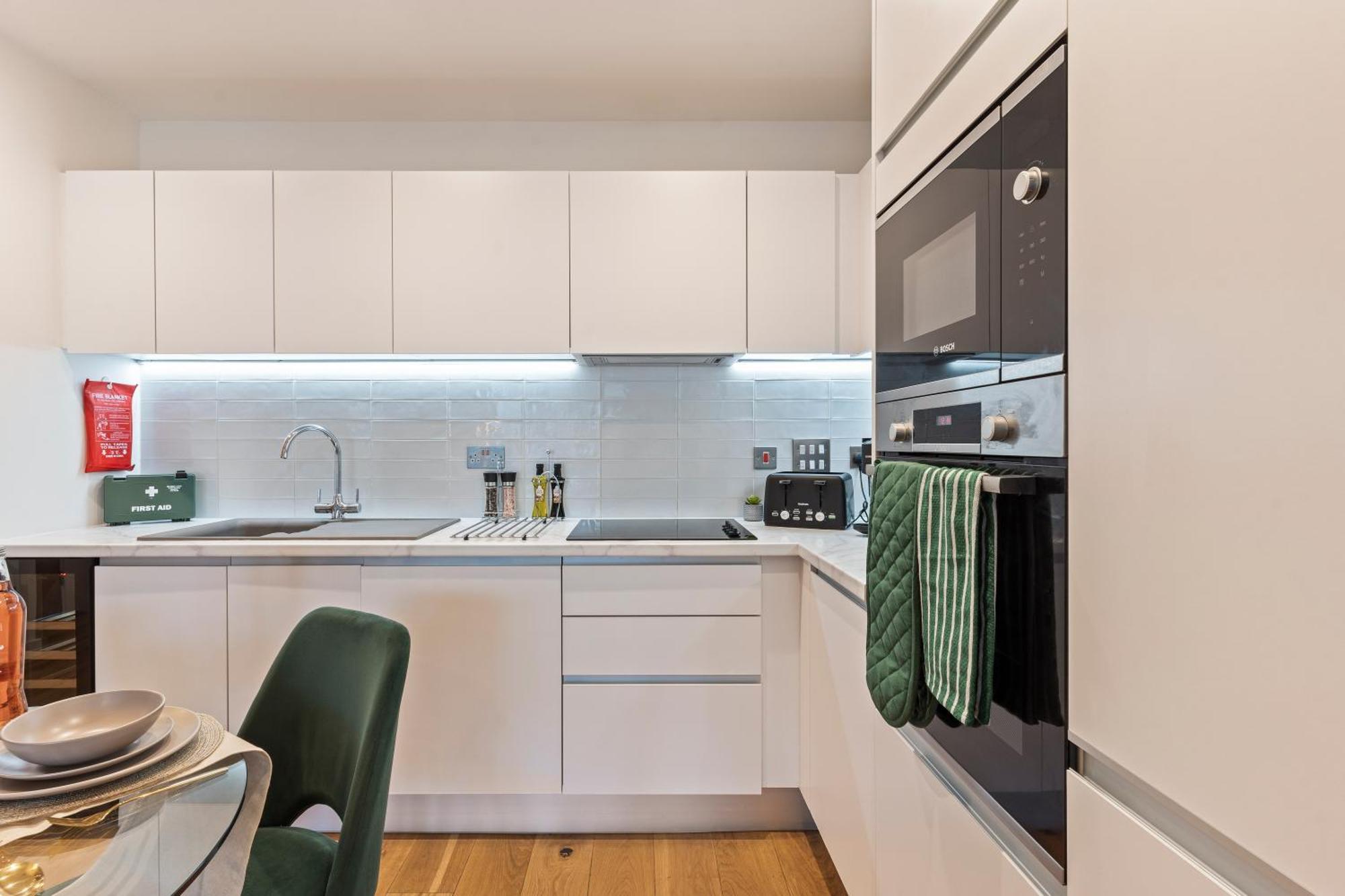 Shanti Suite - 2Bed 2Bath City Centre - Wifi - Netflix- Parking- Modern- Perfect For Family, Contractors, Leisure, Business By Shanti Nights Birmingham Exterior photo