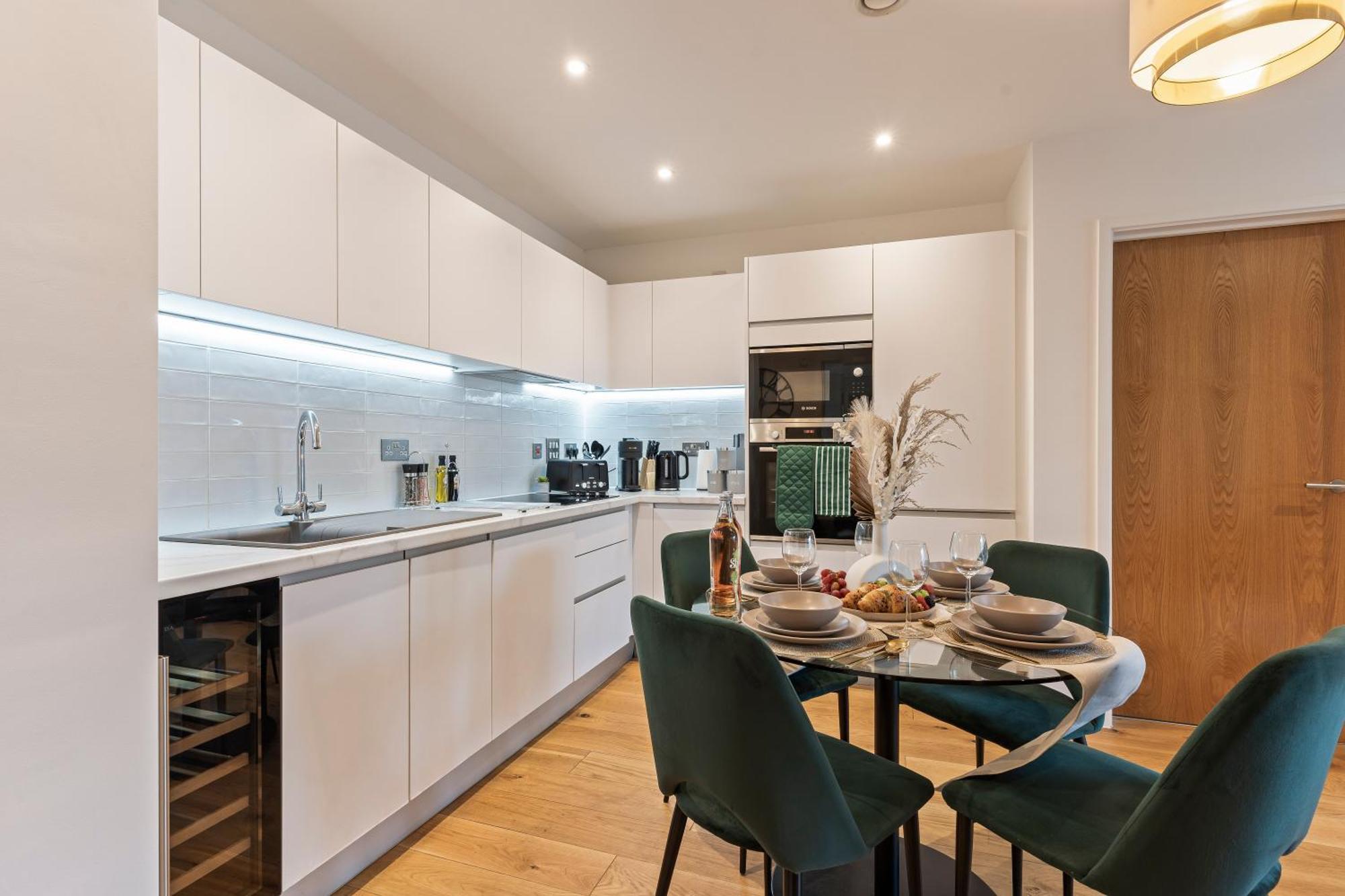Shanti Suite - 2Bed 2Bath City Centre - Wifi - Netflix- Parking- Modern- Perfect For Family, Contractors, Leisure, Business By Shanti Nights Birmingham Exterior photo