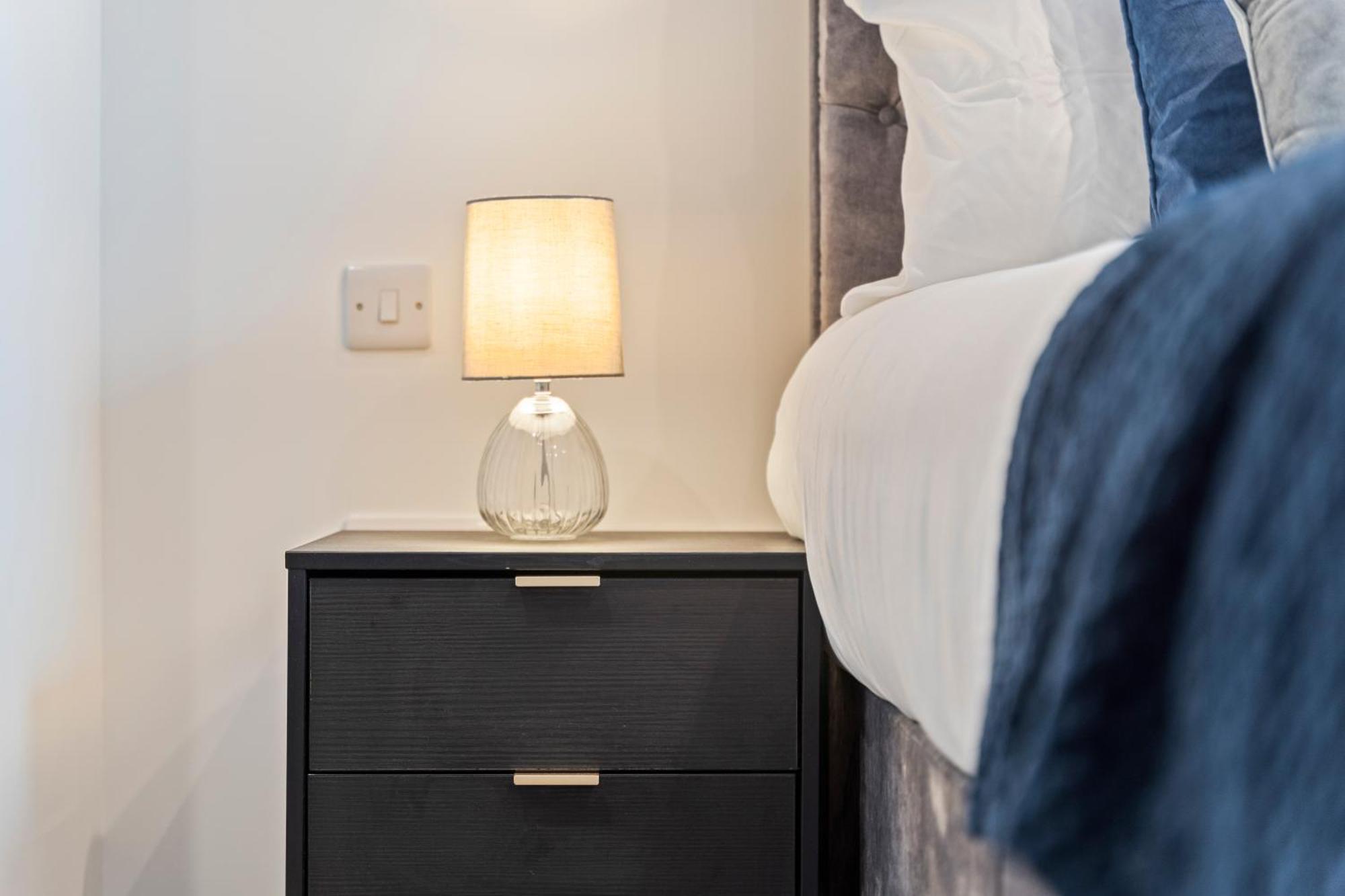Shanti Suite - 2Bed 2Bath City Centre - Wifi - Netflix- Parking- Modern- Perfect For Family, Contractors, Leisure, Business By Shanti Nights Birmingham Exterior photo