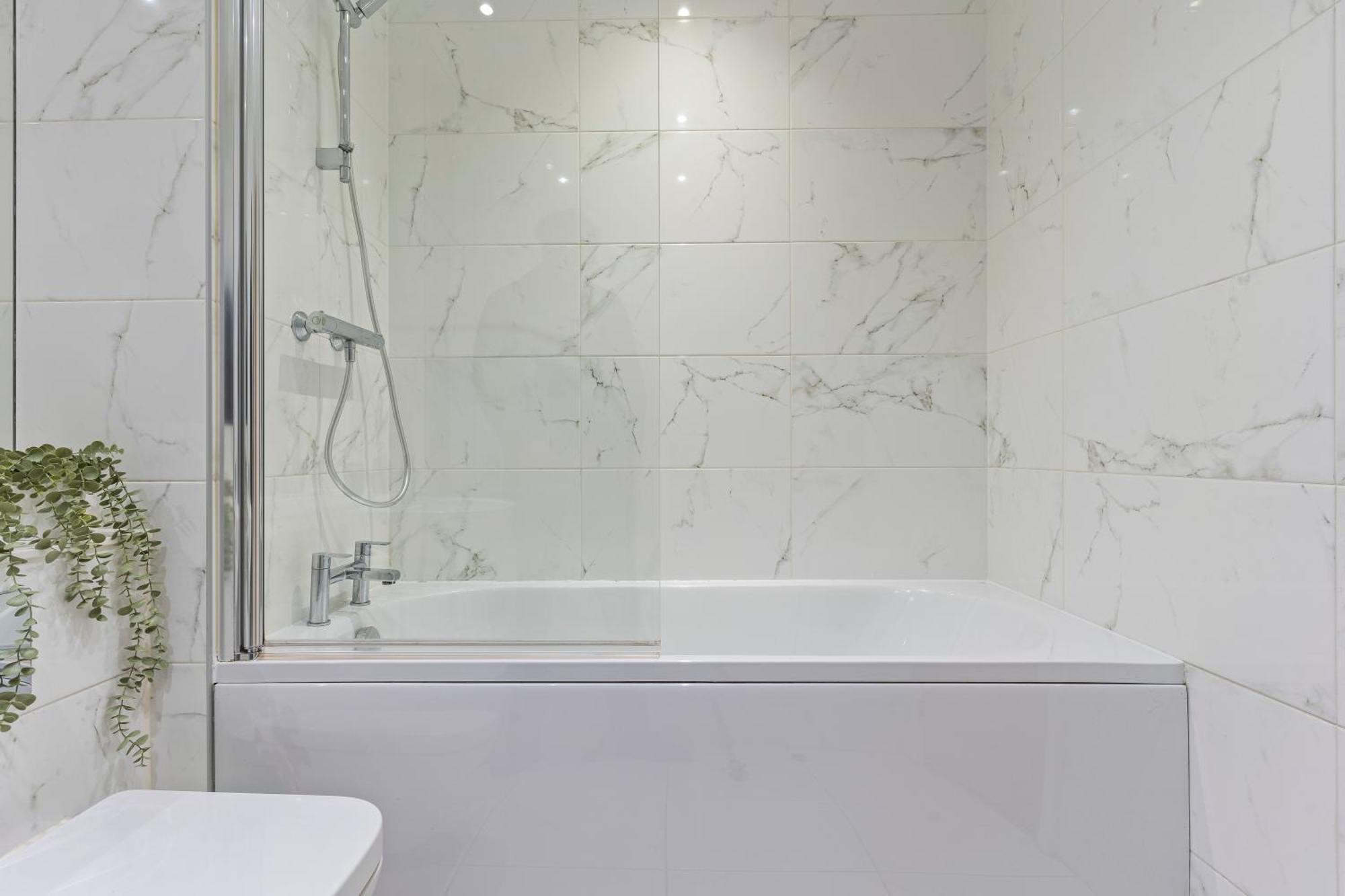 Shanti Suite - 2Bed 2Bath City Centre - Wifi - Netflix- Parking- Modern- Perfect For Family, Contractors, Leisure, Business By Shanti Nights Birmingham Exterior photo