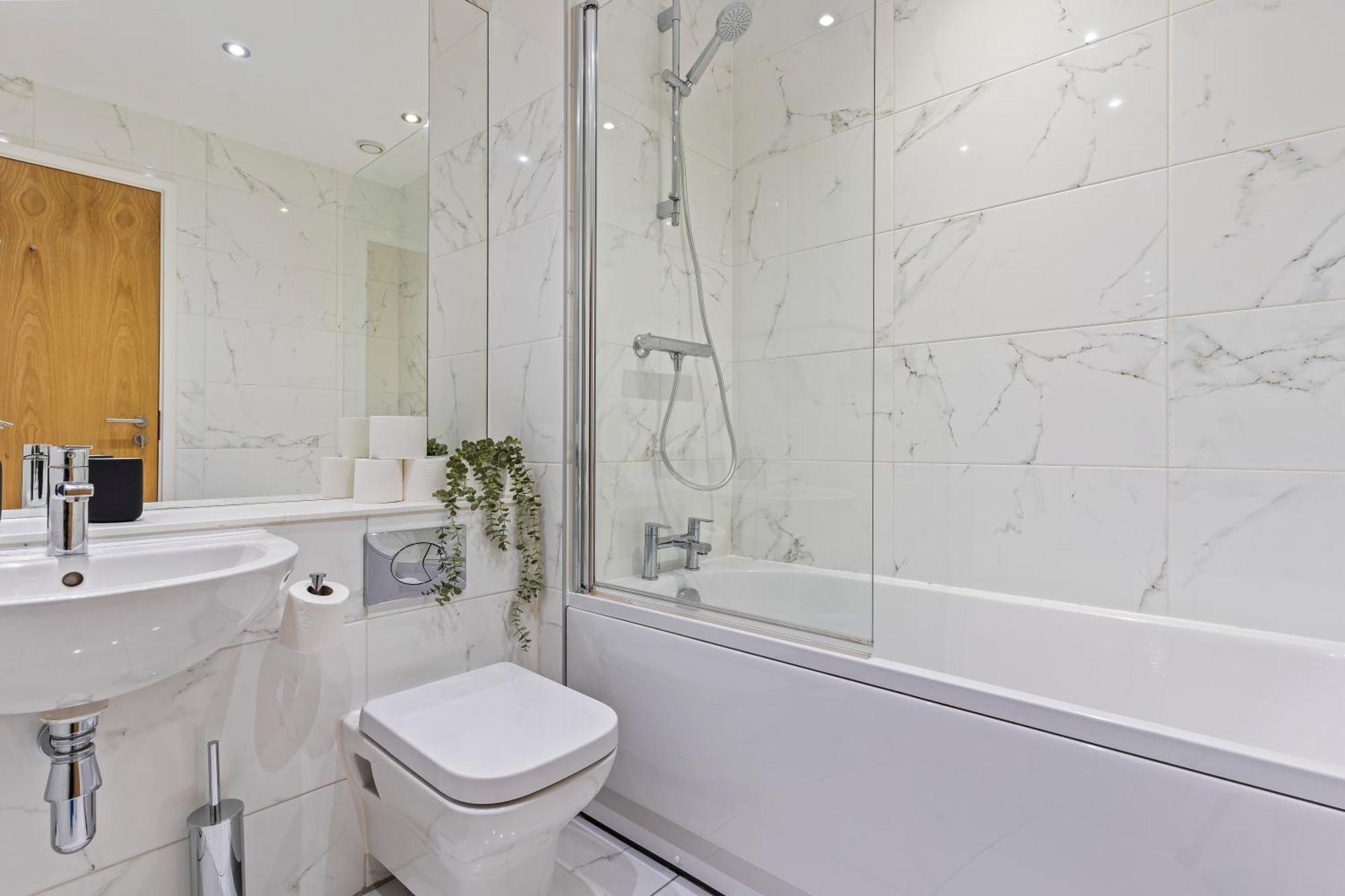 Shanti Suite - 2Bed 2Bath City Centre - Wifi - Netflix- Parking- Modern- Perfect For Family, Contractors, Leisure, Business By Shanti Nights Birmingham Exterior photo