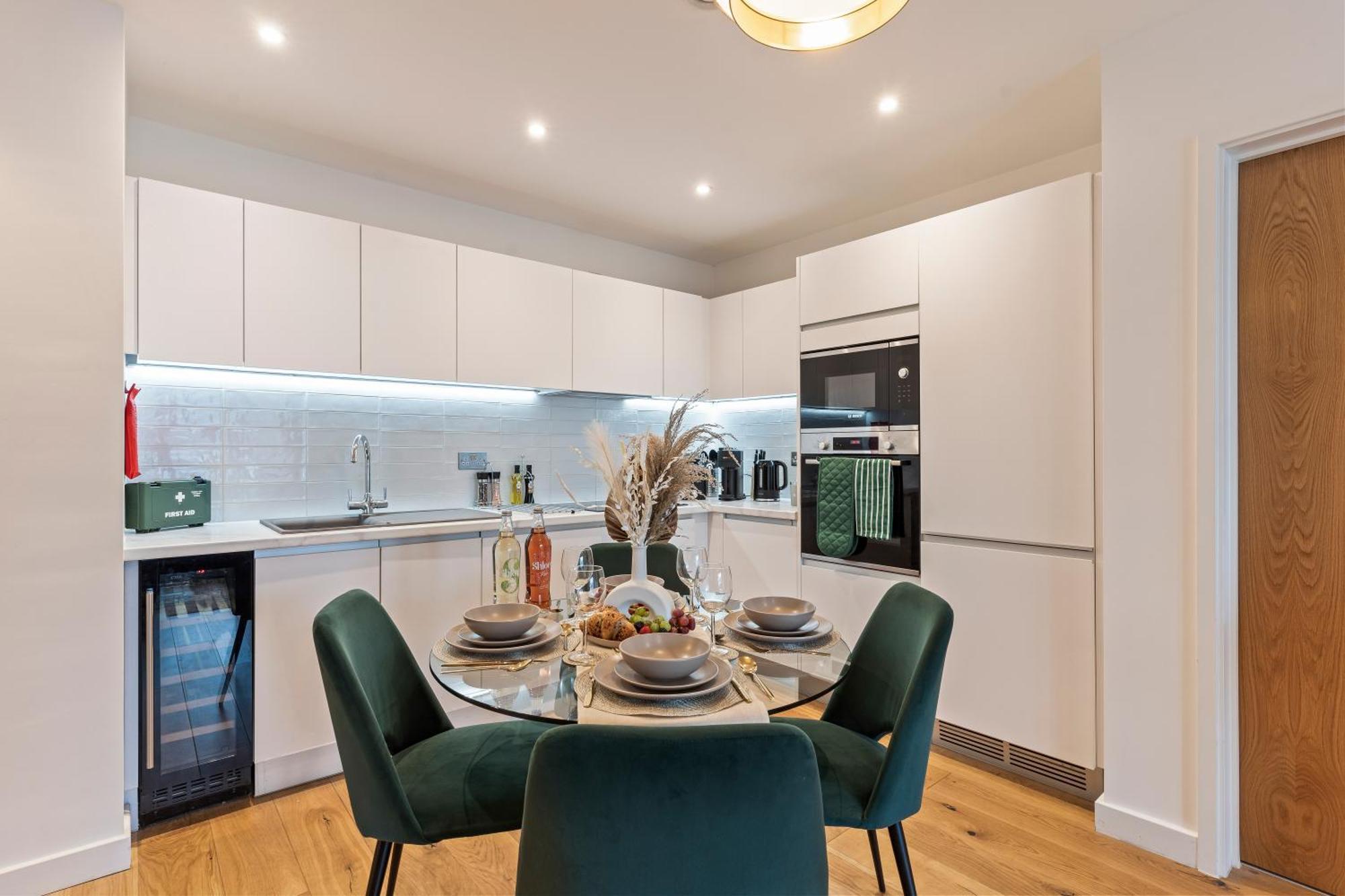 Shanti Suite - 2Bed 2Bath City Centre - Wifi - Netflix- Parking- Modern- Perfect For Family, Contractors, Leisure, Business By Shanti Nights Birmingham Exterior photo