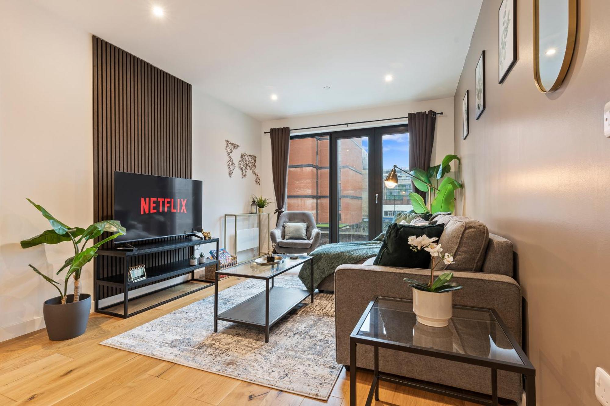 Shanti Suite - 2Bed 2Bath City Centre - Wifi - Netflix- Parking- Modern- Perfect For Family, Contractors, Leisure, Business By Shanti Nights Birmingham Exterior photo