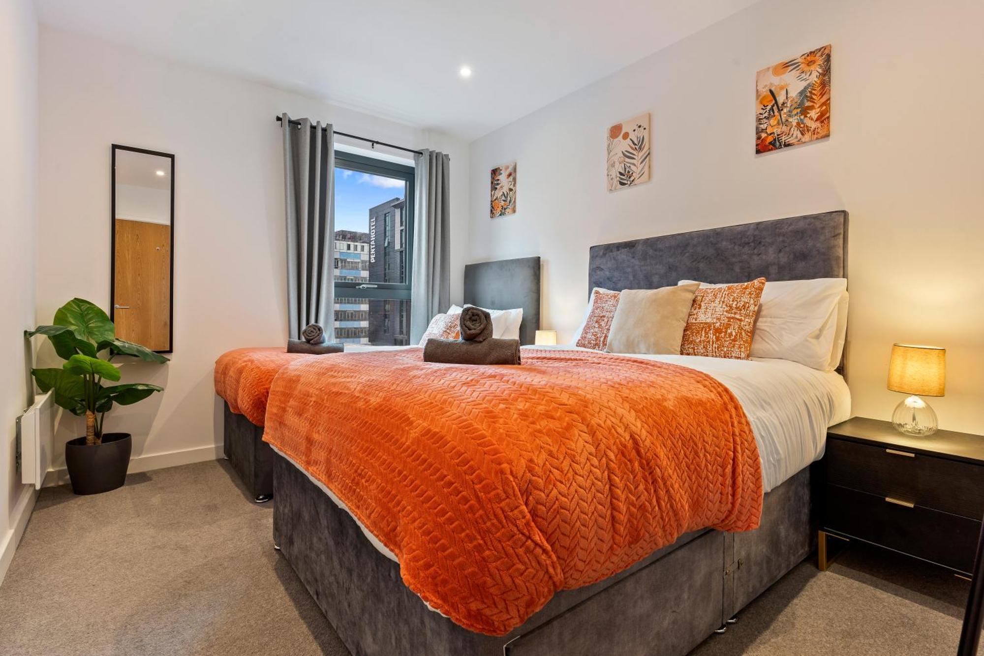 Shanti Suite - 2Bed 2Bath City Centre - Wifi - Netflix- Parking- Modern- Perfect For Family, Contractors, Leisure, Business By Shanti Nights Birmingham Exterior photo